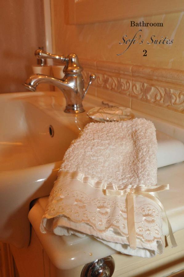 Sofi'S Suites Andros Екстериор снимка